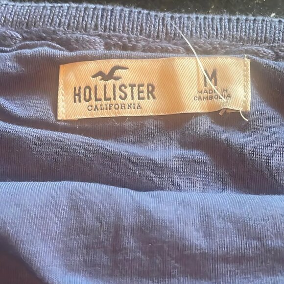 Hollister Women's Navy Blue Striped Crop Top - Size Medium - Picture 2 of 4